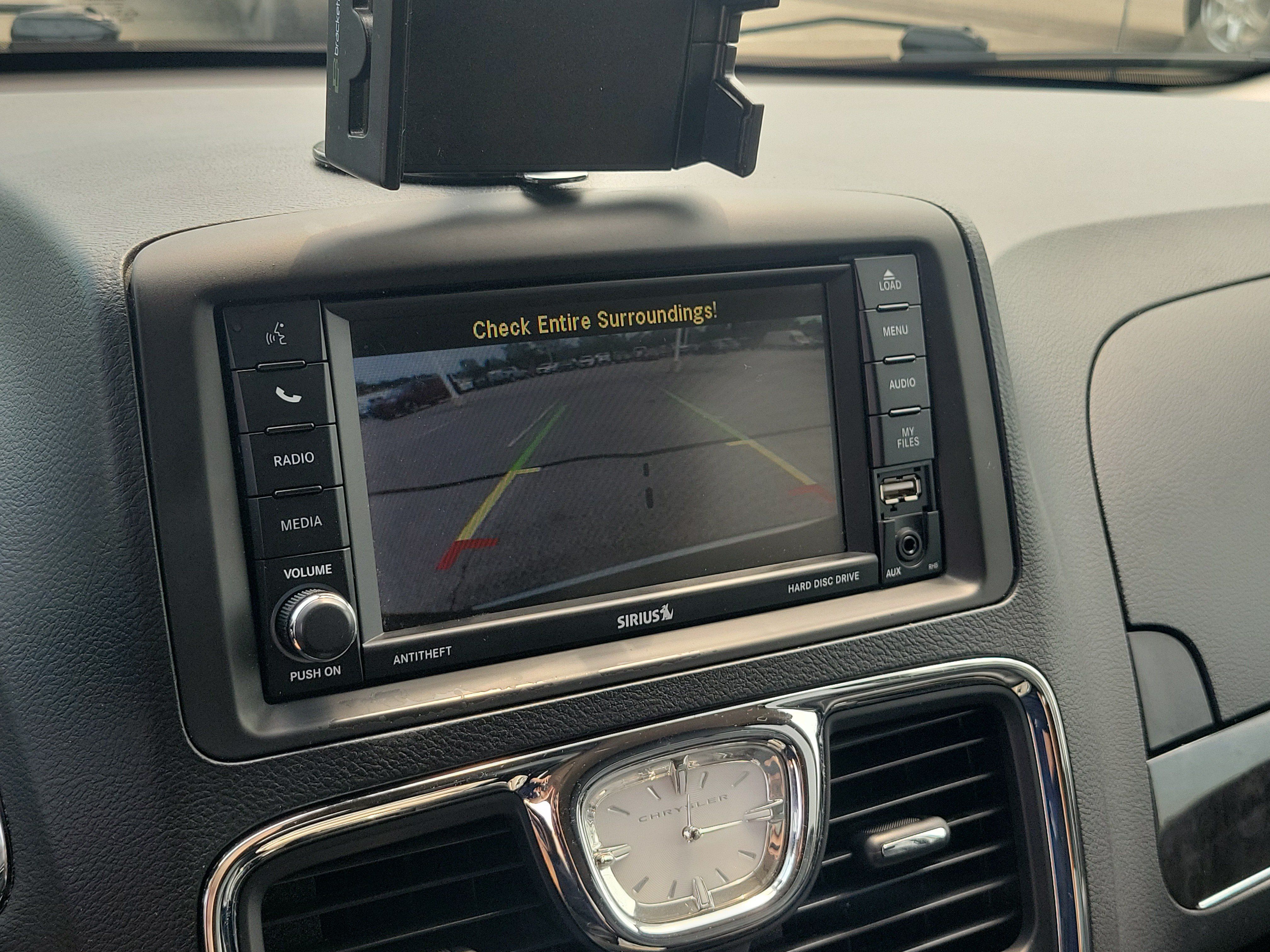 Used 2015 Chrysler Town & Country Touring-L w/ Driver Convenience Group FWD image 27