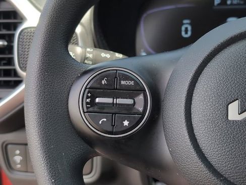 Used 2025 Kia Soul LX FWD image 25