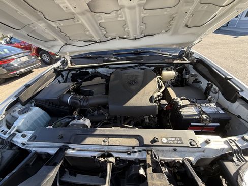 Used 2018 Toyota Tacoma TRD Off-Road image 29