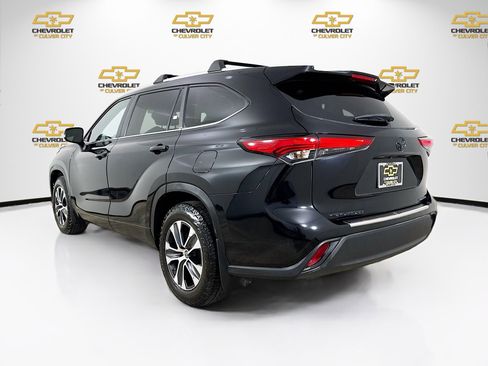 Used 2023 Toyota Highlander XLE AWD/4WD image 5