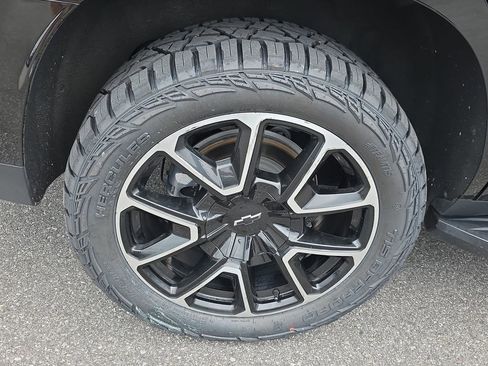 Used 2023 Chevrolet Tahoe RST RWD image 8