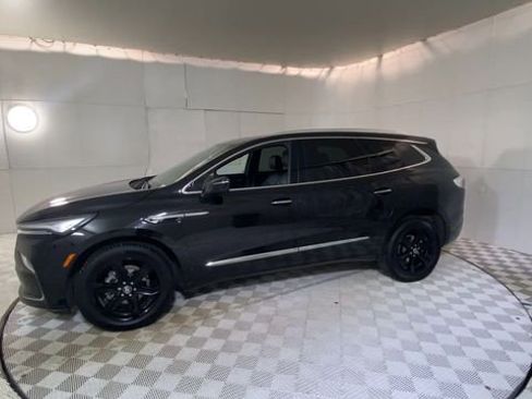 Used 2023 Buick Enclave Essence w/ Experience Buick Package image 5