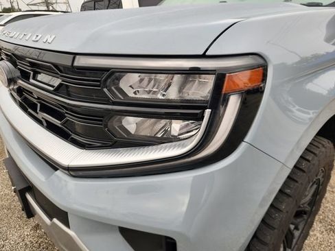 Used 2025 Ford Expedition Platinum w/ Driver's Package AWD/4WD image 6