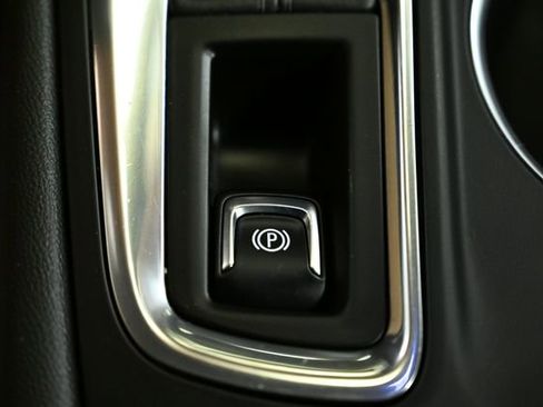 Used 2021 Chevrolet Equinox LS w/ LPO, Blackout Package image 28