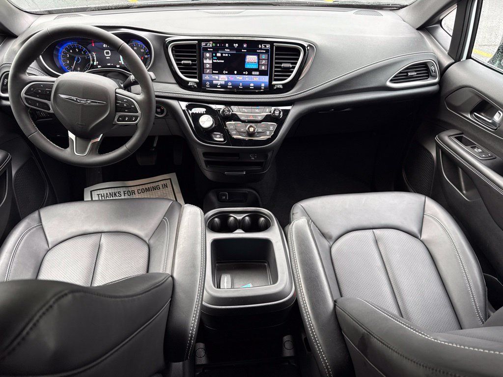 New 2026 Chrysler Pacifica Select AWD/4WD image 20