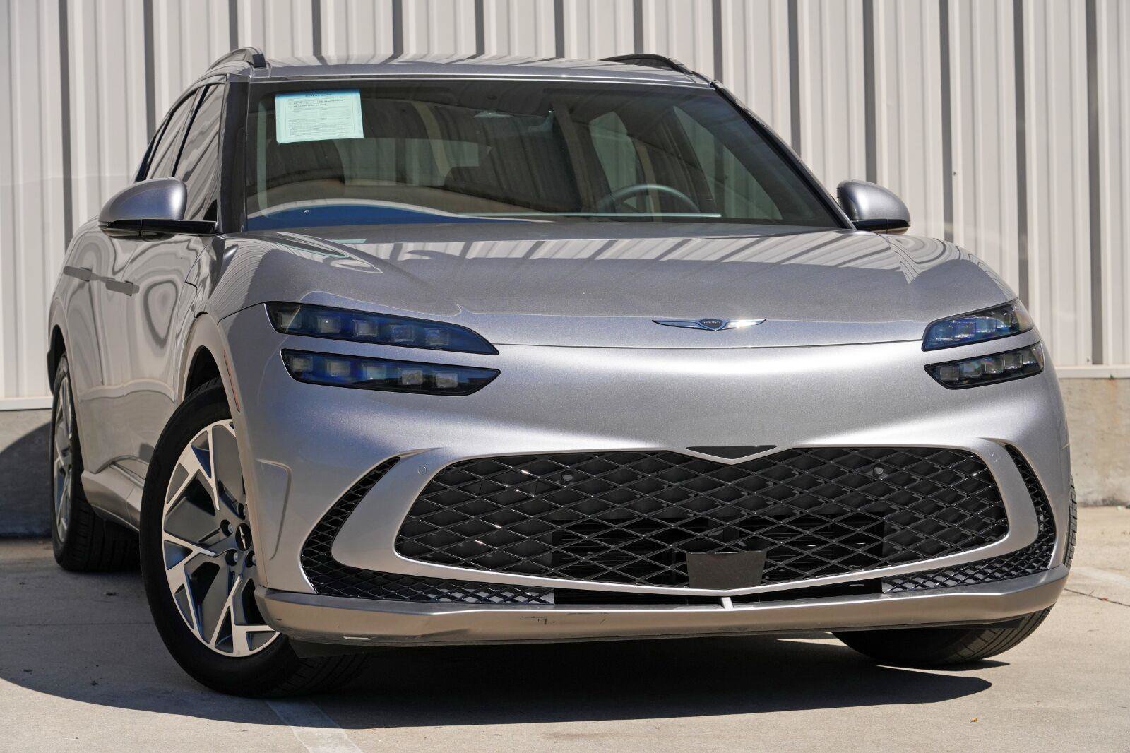 Used 2025 Genesis GV60 RWD image 3