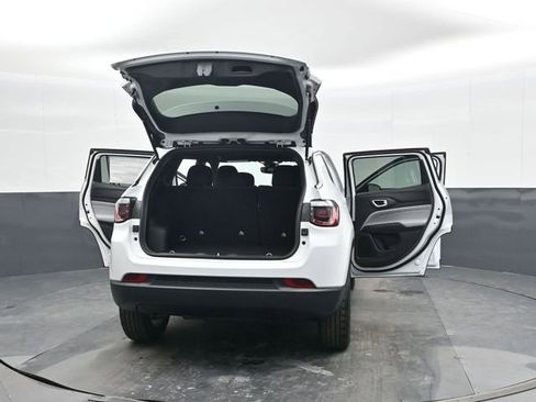 Used 2025 Jeep Compass Sport image 44