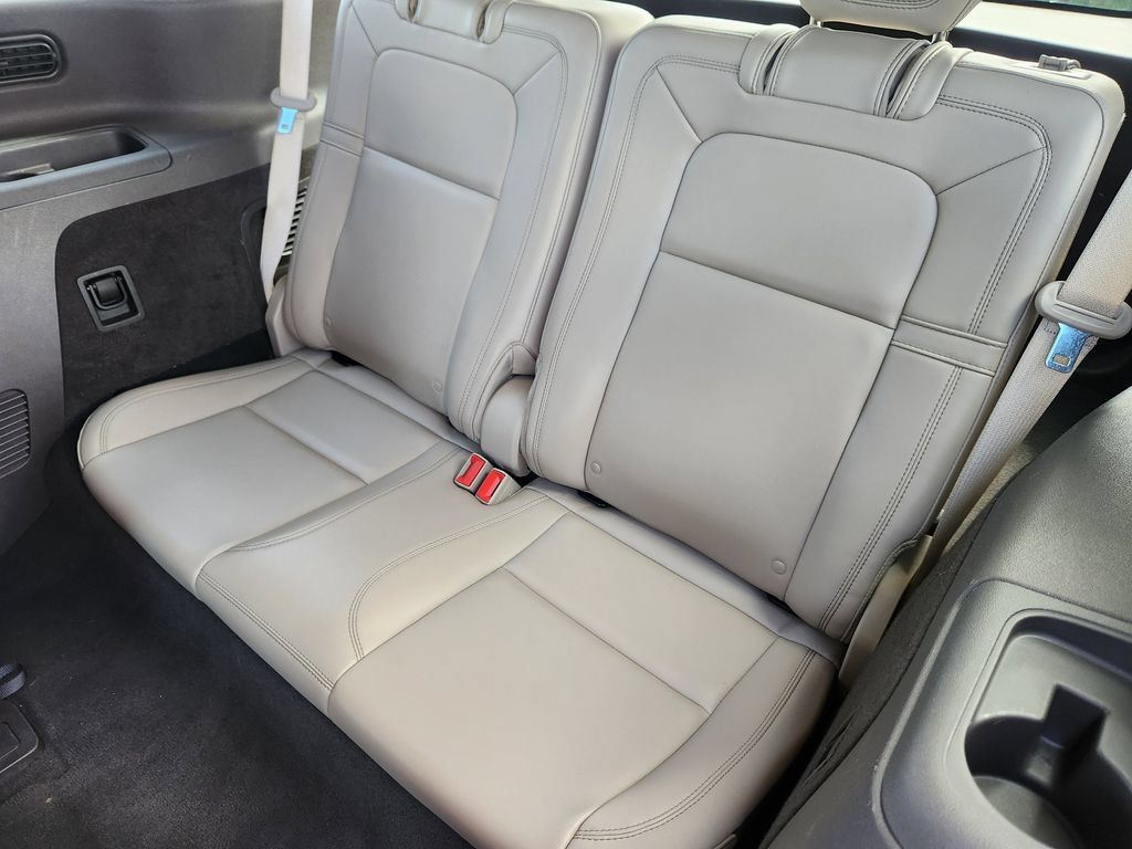Used 2022 Lincoln Aviator Reserve w/ Elements Package Plus AWD/4WD image 11