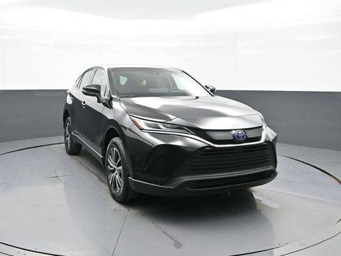 Used 2024 Toyota Venza LE AWD/4WD image 3