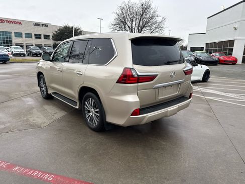 Used 2019 Lexus LX 570 4WD image 2
