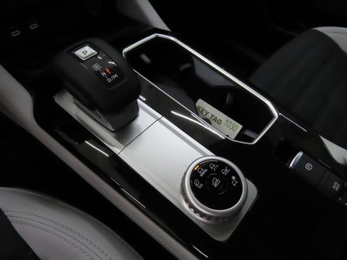 New 2025 Mitsubishi Outlander SE image 15