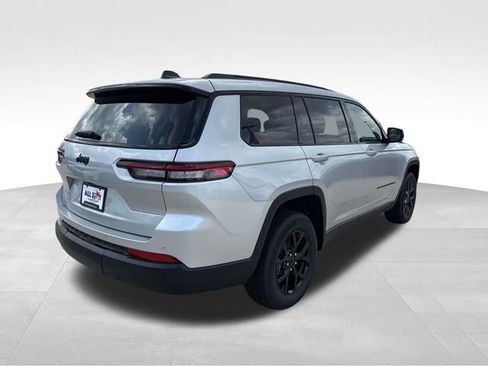 New 2025 Jeep Grand Cherokee L Altitude RWD image 24