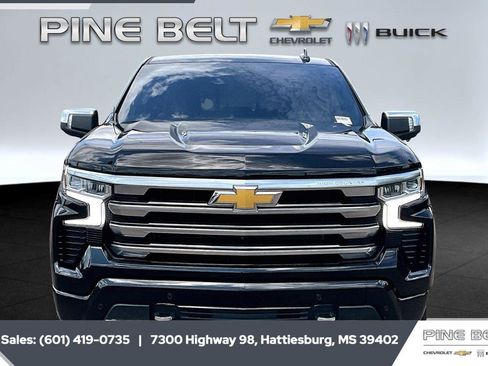 Used 2023 Chevrolet Silverado 1500 High Country w/ Technology Package AWD/4WD image 3