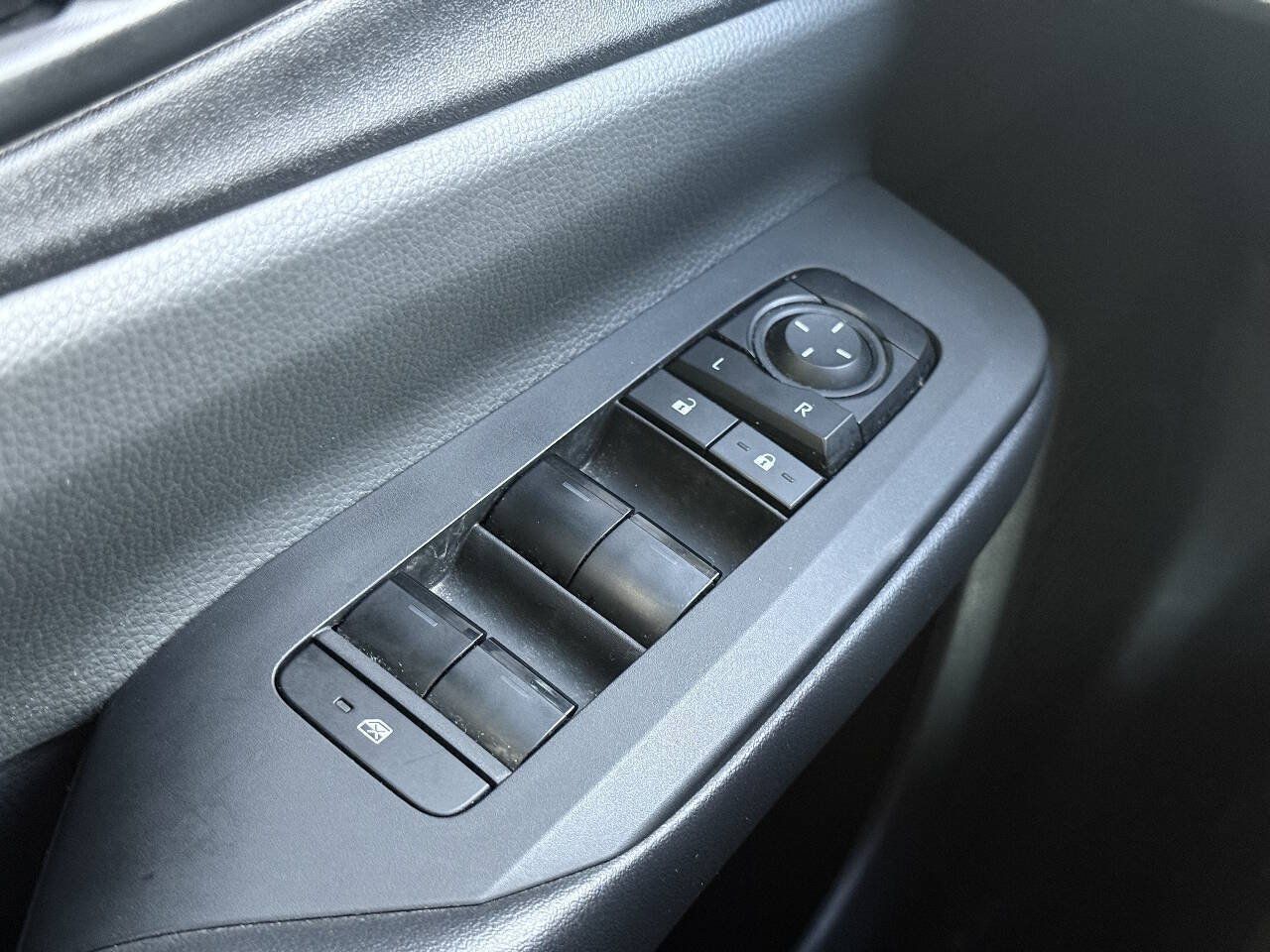Used 2024 Toyota Prius LE FWD image 29