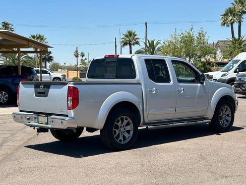Used 2019 Nissan Frontier SL RWD image 3