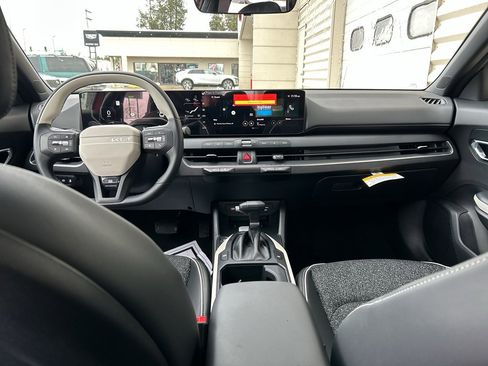 New 2025 Kia K4 GT-Line image 17