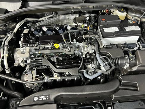 Used 2025 Toyota Corolla Cross LE image 33