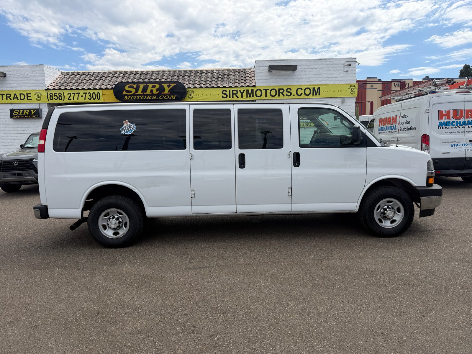 Used 2018 Chevrolet Express 3500 LT w/ LT Preferred Equipment Group RWD image 2