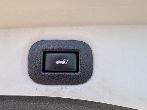 Used 2018 Nissan Rogue SV AWD/4WD image 6
