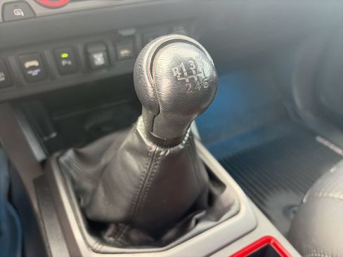 Used 2020 Toyota Tacoma TRD Sport w/ TRD Premium Sport Package AWD/4WD image 25