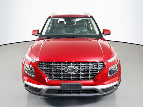 Certified 2024 Hyundai Venue Limited FWD image 2