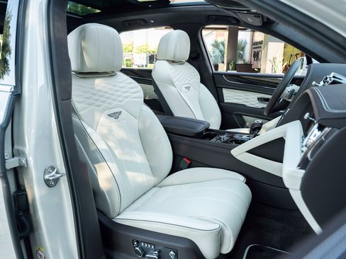 Certified 2025 Bentley Bentayga image 60