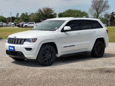 Used 2019 Jeep Grand Cherokee Altitude image 4