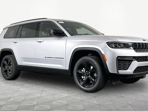New 2026 Jeep Grand Cherokee L Limited w/ Limited Altitude Package AWD/4WD image 3