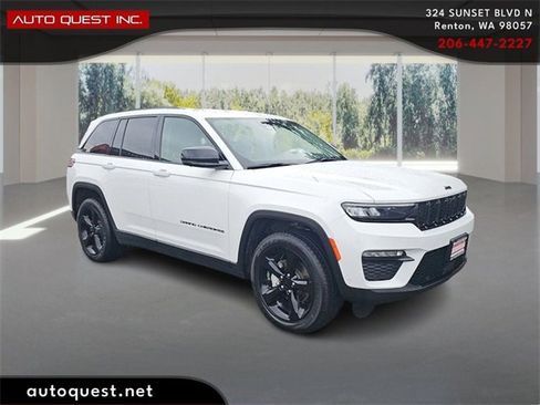 Used 2023 Jeep Grand Cherokee Limited w/ Luxury Tech Group II image 3