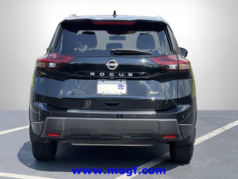 Used 2024 Nissan Rogue SV w/ SV Premium Package FWD image 24