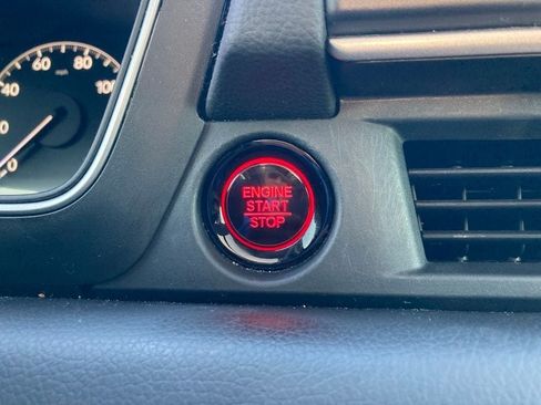 Used 2024 Honda Pilot Touring image 19