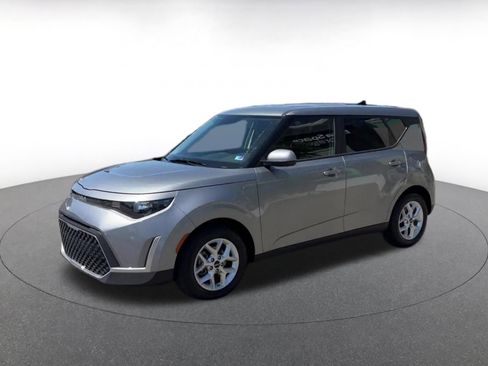 Used 2025 Kia Soul LX w/ LX Technology Package image 8