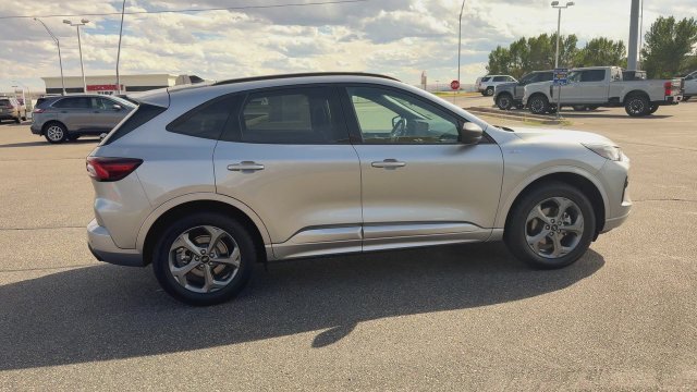 Used 2024 Ford Escape ST-Line w/ Tech Pack #1 AWD/4WD image 9
