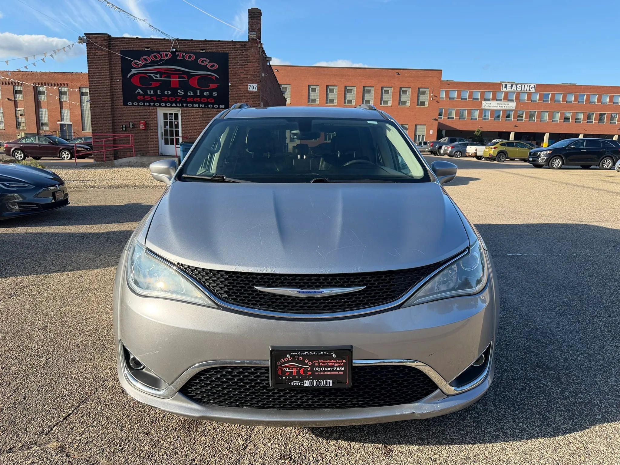 Used 2019 Chrysler Pacifica Touring-L FWD image 9
