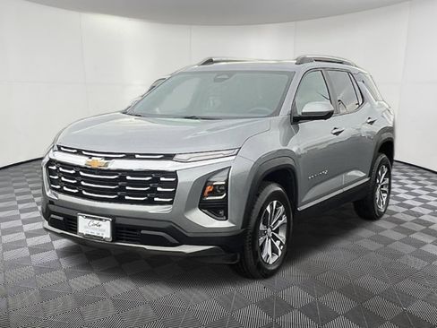 Used 2025 Chevrolet Equinox LT w/ Convenience Package II image 3