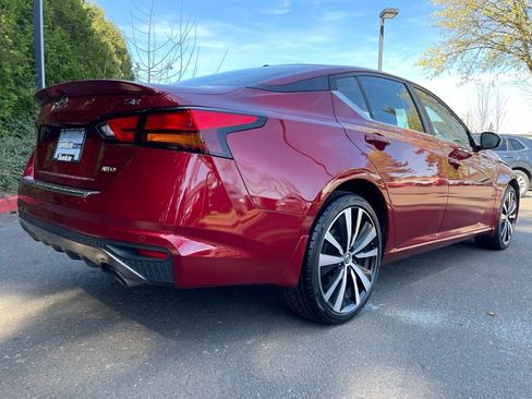 Used 2021 Nissan Altima 2.5 SR w/ SR Premium Package image 4