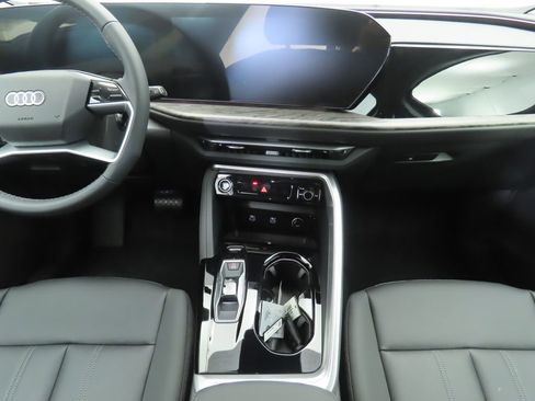 Used 2025 Audi Q5 Premium Plus w/ Premium Plus image 14