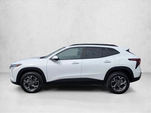 Used 2025 Chevrolet Trax LT image 9