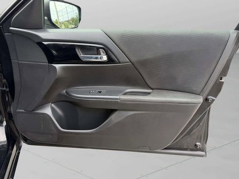 Used 2017 Honda Accord LX image 16