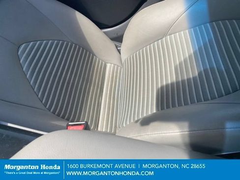 Used 2018 Toyota Camry SE w/ Moonroof Package FWD image 9