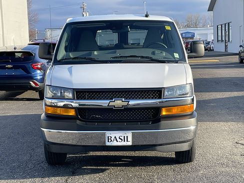 Used 2025 Chevrolet Express 3500 LT w/ LT Preferred Equipment Group RWD image 5
