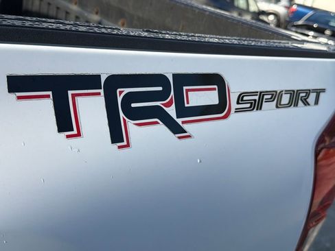 Used 2018 Toyota Tacoma TRD Sport w/ Technology Package image 10