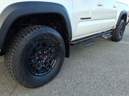 Used 2021 Toyota Tacoma TRD Off-Road w/ TRD Premium Off Road Package image 9