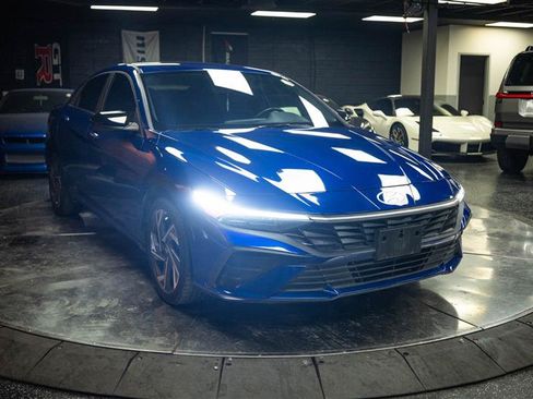 Used 2025 Hyundai Elantra Sport FWD image 5