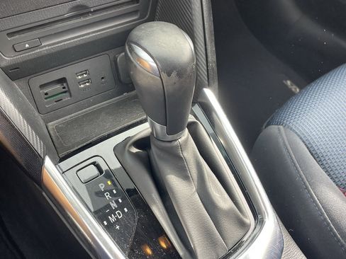 Used 2016 Toyota Yaris L image 5