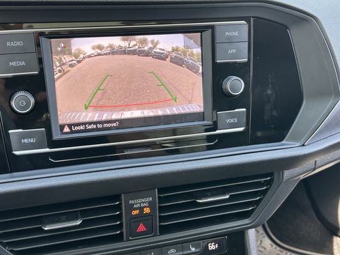 Used 2024 Volkswagen Jetta SE FWD image 22