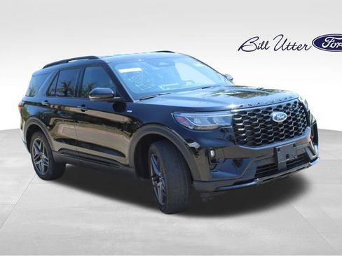 Used 2025 Ford Explorer ST-Line w/ ST-Line Street Pack AWD/4WD image 3