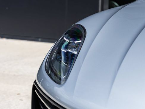 Certified 2026 Porsche Macan AWD/4WD image 18