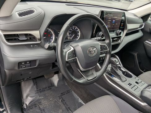 Used 2023 Toyota Highlander LE image 16