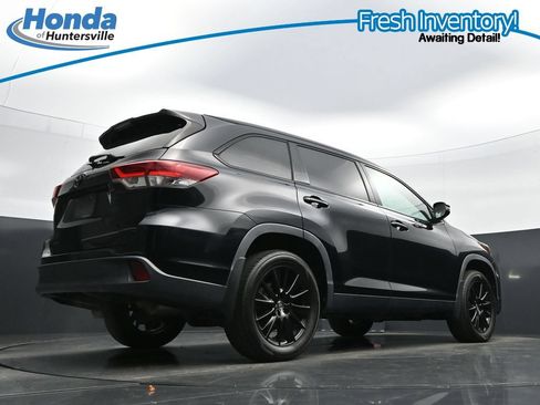 Used 2019 Toyota Highlander SE w/ Nightshade Edition AWD/4WD image 41